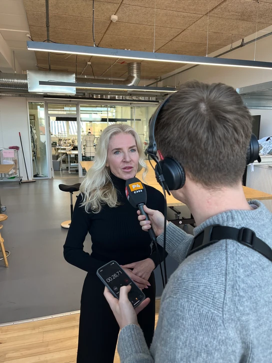 Konstitueret rektor på Designskolen Kolding Trine Lumbye giver interview til DR P4 Trekanten om den faldende søgning til bacheloruddannelsen i design, og hvordan vi sikrer, at der også i fremtiden er stærke, visionære designere til at løse samfundets komplekse udfordringer.