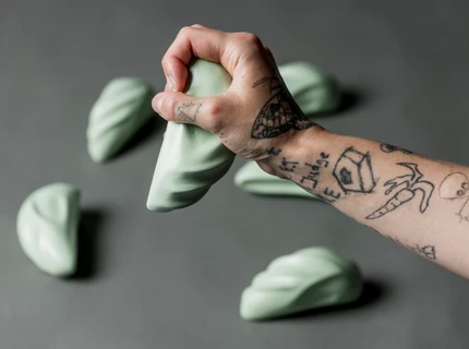 Tutte Murmann has developed a sex toy designed for women with reduced mobility in their arms and upper body, who require assistance for masturbation or who simply wish to be physically relaxed during the act.