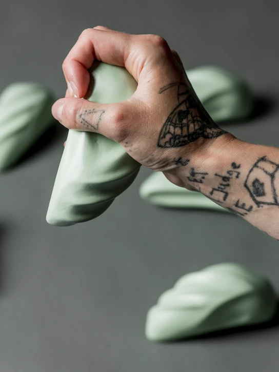 Tutte Murmann has developed a sex toy designed for women with reduced mobility in their arms and upper body, who require assistance for masturbation or who simply wish to be physically relaxed during the act.